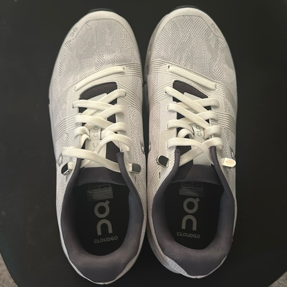 On CloudGo Womens Running Shoe Sz 9